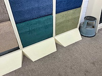 Winkelstelling met tapijt samples - afbeelding 5 van  6