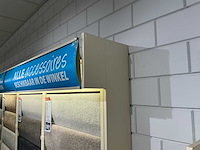 Winkelstelling met tapijt samples - afbeelding 6 van  6