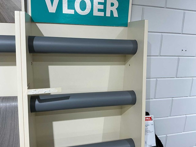 Winkelstelling met tapijt samples - afbeelding 4 van  6