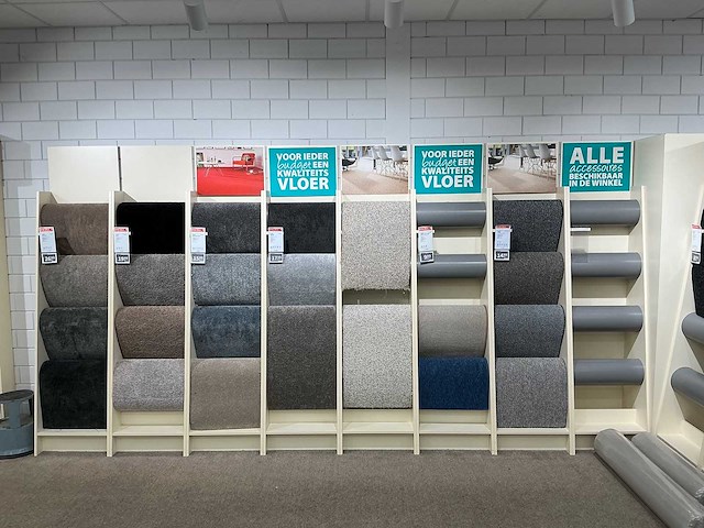 Winkelstelling met tapijt samples - afbeelding 5 van  6