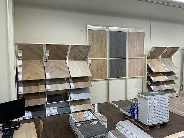 Winkelstelling met vloer samples - afbeelding 2 van  9