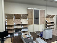 Winkelstelling met vloer samples - afbeelding 2 van  9