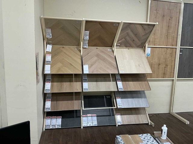 Winkelstelling met vloer samples - afbeelding 3 van  9