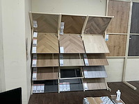 Winkelstelling met vloer samples - afbeelding 3 van  9