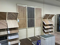 Winkelstelling met vloer samples - afbeelding 4 van  9