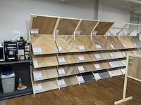 Winkelstelling met vloer samples - afbeelding 2 van  4