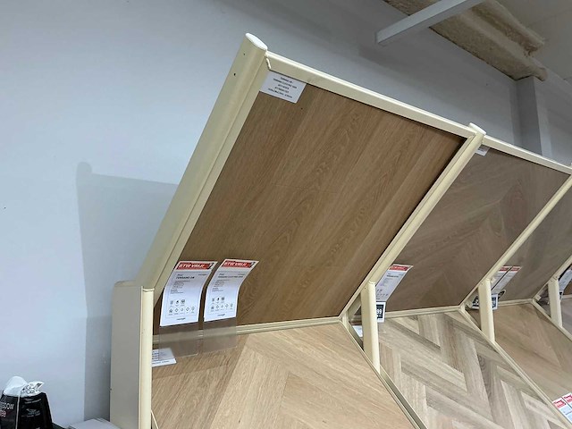 Winkelstelling met vloer samples - afbeelding 3 van  4