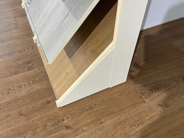 Winkelstelling met vloer samples - afbeelding 4 van  4