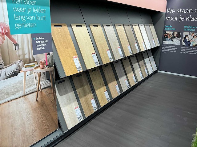 Winkelstelling met vloer samples - afbeelding 2 van  6