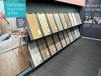 Winkelstelling met vloer samples - afbeelding 2 van  6