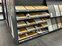 Winkelstelling met vloer samples - afbeelding 2 van  7