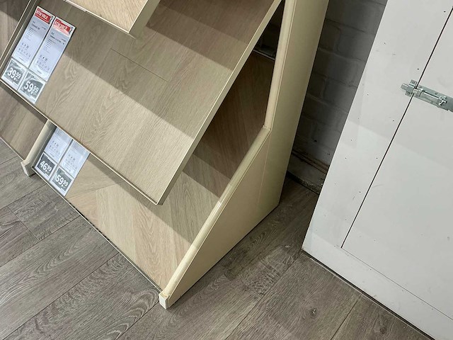 Winkelstelling met vloer samples - afbeelding 4 van  4