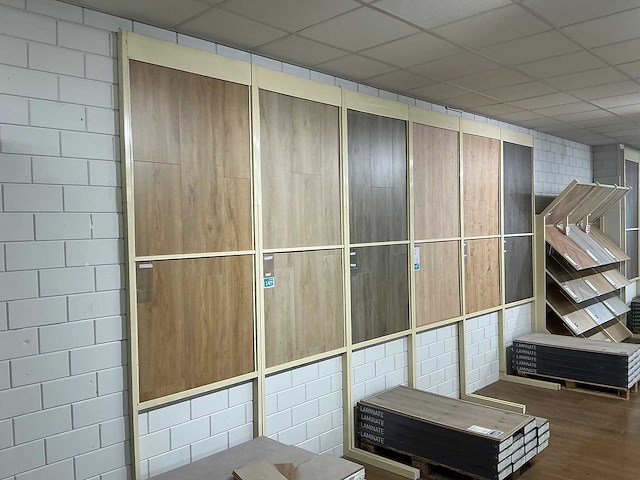 Winkelstelling met vloer samples - afbeelding 2 van  7