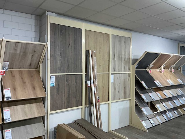 Winkelstelling met vloer samples - afbeelding 4 van  7