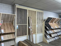 Winkelstelling met vloer samples - afbeelding 4 van  7