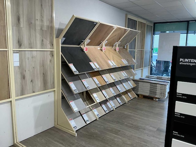 Winkelstelling met vloer samples - afbeelding 5 van  7