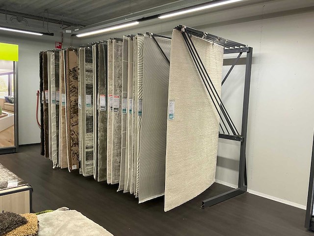 Winkelstelling voor vloerkleden - afbeelding 1 van  7