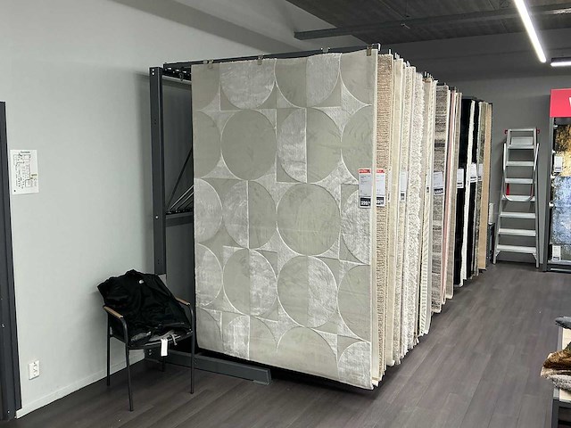 Winkelstelling voor vloerkleden - afbeelding 1 van  7