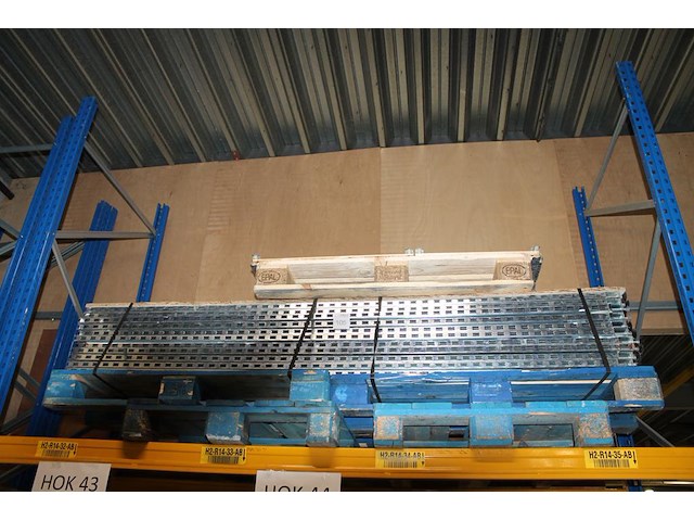 Winkelstellingen in diverse uitvoeringen op 13 pallets. - afbeelding 1 van  9