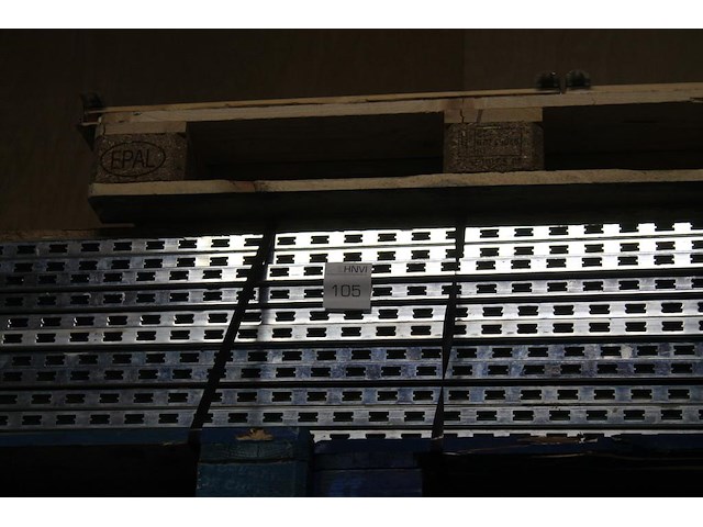 Winkelstellingen in diverse uitvoeringen op 13 pallets. - afbeelding 2 van  9