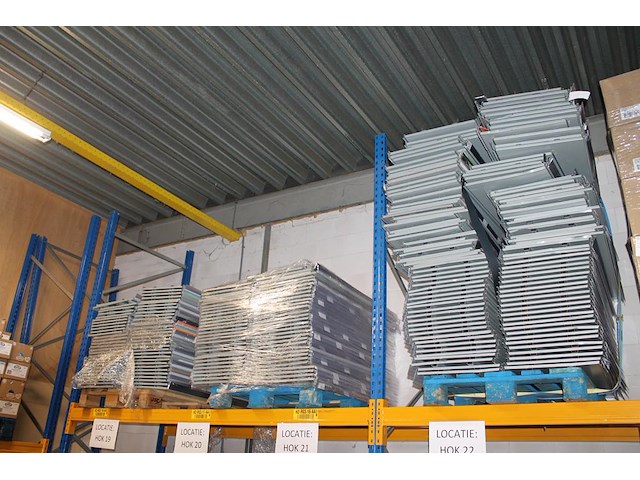 Winkelstellingen in diverse uitvoeringen op 13 pallets. - afbeelding 8 van  9