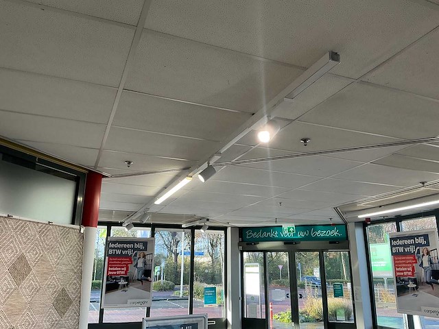 Winkelverlichting 100 meter rails met led balken en 35 spots - afbeelding 2 van  5