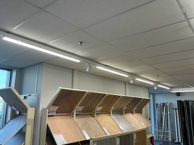 Winkelverlichting 100 meter rails met led balken en 35 spots - afbeelding 5 van  5