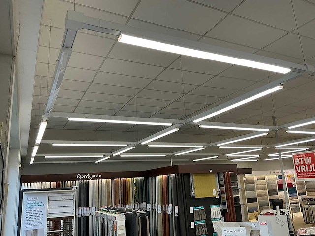 Winkelverlichting 100 meter rails met ledbalken en 18 spots - afbeelding 1 van  5