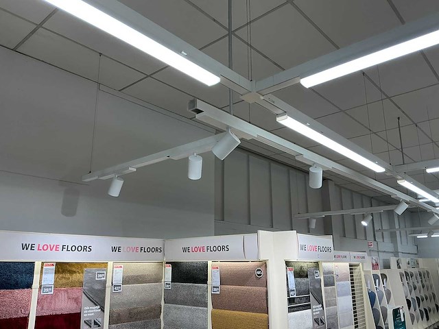 Winkelverlichting 100 meter rails met ledbalken en 18 spots - afbeelding 3 van  5