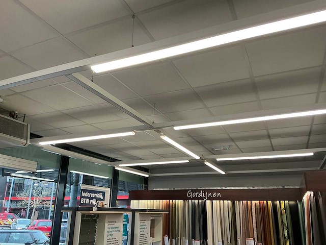 Winkelverlichting 100 meter rails met ledbalken en 22 spots - afbeelding 2 van  7