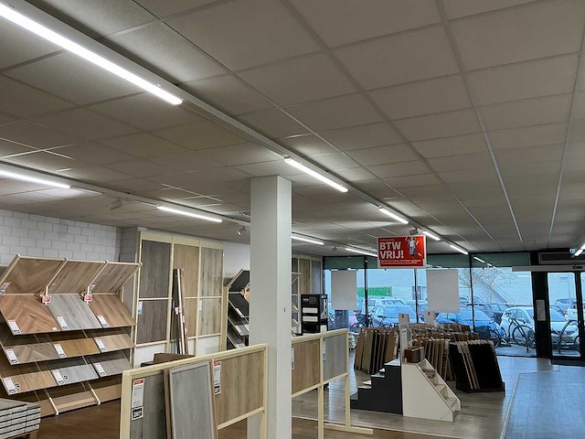 Winkelverlichting 100 meter rails met ledbalken en 22 spots - afbeelding 5 van  7