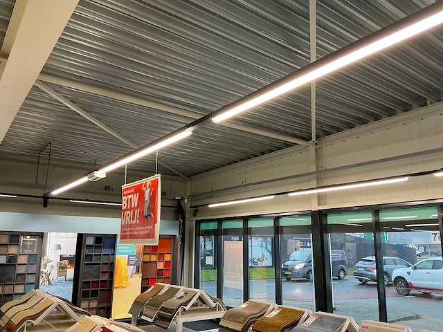 Winkelverlichting, 100 meter rails met ledbalken en 32 spots - afbeelding 2 van  6