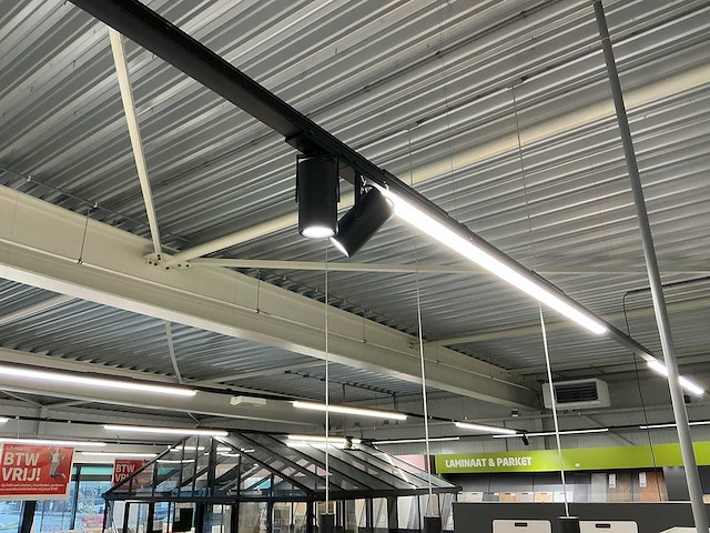 Winkelverlichting, 100 meter rails met ledbalken en 32 spots - afbeelding 6 van  6
