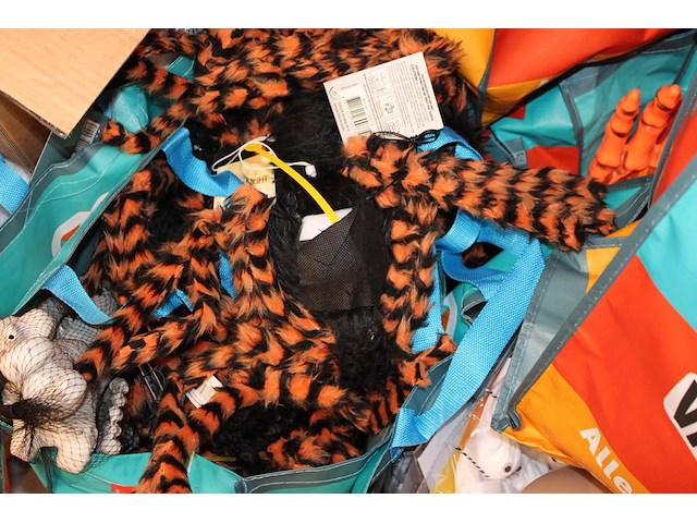 Winkelvoorraad halloween producten in 36 shopper tassen, in zeer brede variatie. - afbeelding 3 van  11