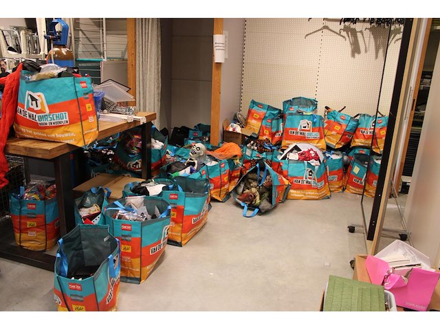 Winkelvoorraad halloween producten in 36 shopper tassen, in zeer brede variatie. - afbeelding 1 van  11