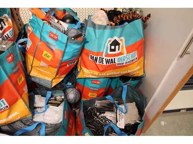 Winkelvoorraad halloween producten in 36 shopper tassen, in zeer brede variatie. - afbeelding 4 van  11