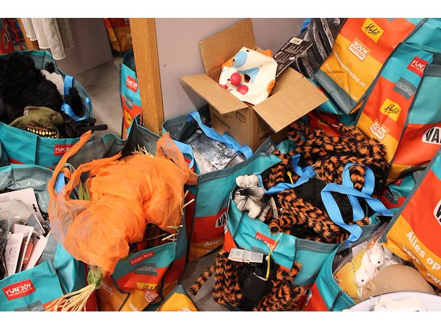 Winkelvoorraad halloween producten in 36 shopper tassen, in zeer brede variatie. - afbeelding 5 van  11