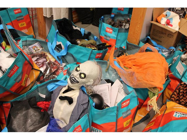 Winkelvoorraad halloween producten in 36 shopper tassen, in zeer brede variatie. - afbeelding 7 van  11
