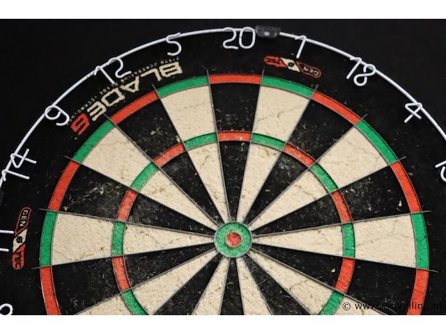Winmau blade 6 wedstrijd dartbord - afbeelding 2 van  2