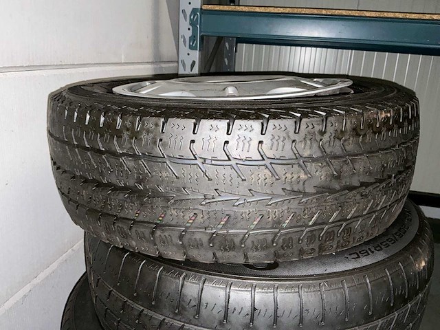 Winter mercedes vito banden met velgen - afbeelding 4 van  4