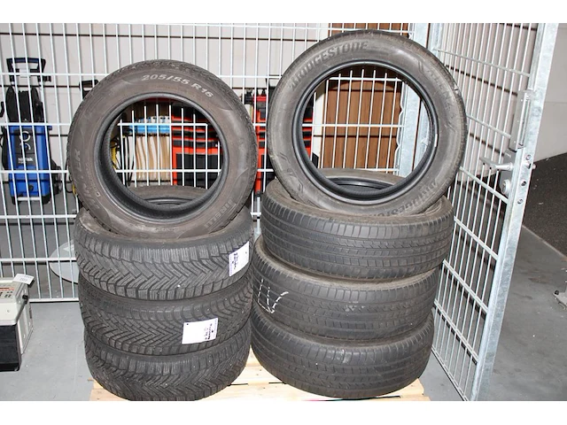 Winterbandenset pirelli met bandenmaat 205/55/r16 91h met goed profiel - afbeelding 1 van  2