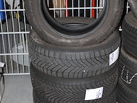 Winterbandenset pirelli met bandenmaat 205/55/r16 91h met goed profiel - afbeelding 2 van  2