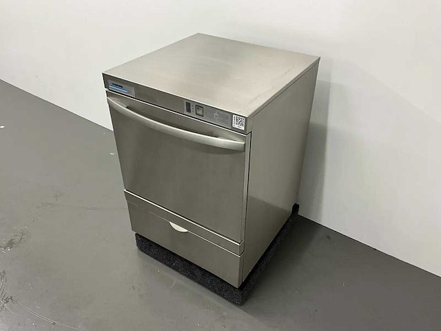Winterhalter - gs 302 - korvenvaatwasmachine - afbeelding 1 van  4