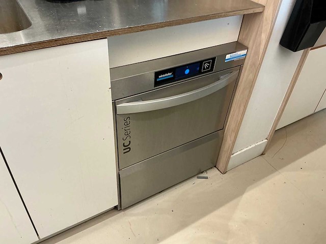 Winterhalter - uc series - glazenvaatwasmachine - afbeelding 1 van  4
