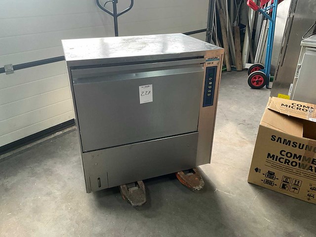 Winterhalter gereedschapvaatwasser + rvs tafel - afbeelding 6 van  11