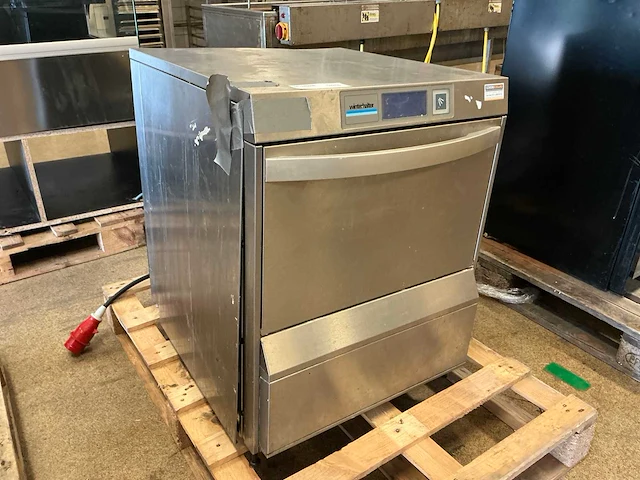 Winterhalter uc-m korvenvaatwasmachine - afbeelding 1 van  5
