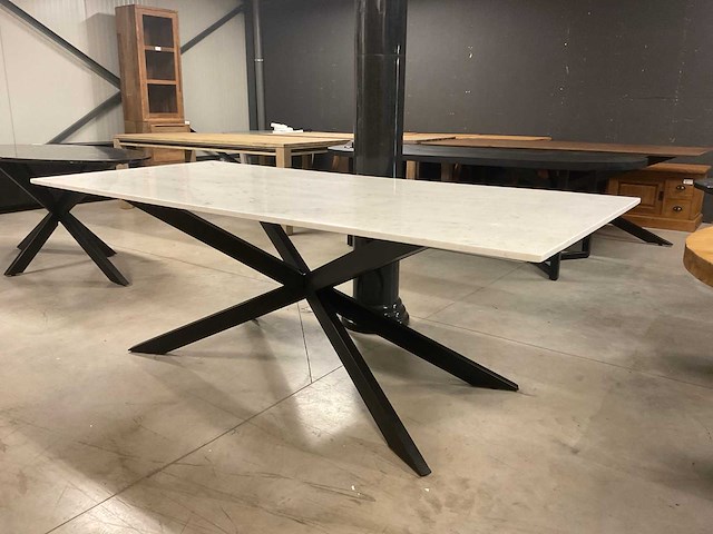 Wiou eetkamertafel - afbeelding 1 van  9