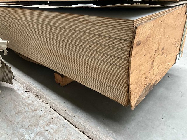 Wisa partij multiplex gelamineerd plaatmateriaal - afbeelding 2 van  4