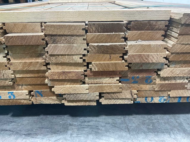 Wit afrikaans eikenhouten plank fraké mes- en groef, 270x9,7x2,2 cm (105x) - afbeelding 6 van  7