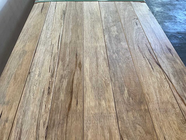 Wit afrikaans eikenhouten plank fraké met mes en groef 420x14.7x2.2 cm (10x) - afbeelding 3 van  6